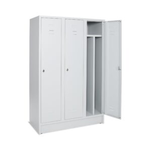 Lichtgrauer Kleiderspind mit drei Türen