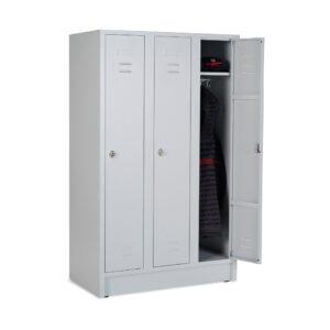 Lichtgrauer Kleiderspind mit drei Türen